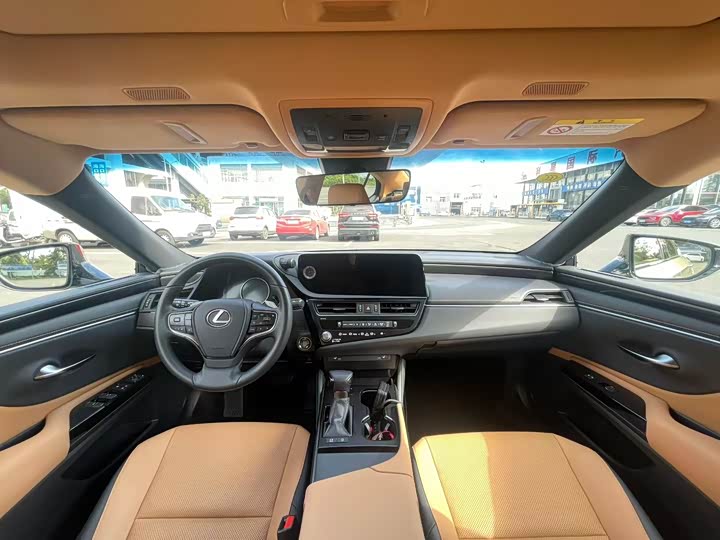 Фото 5 - Lexus ES