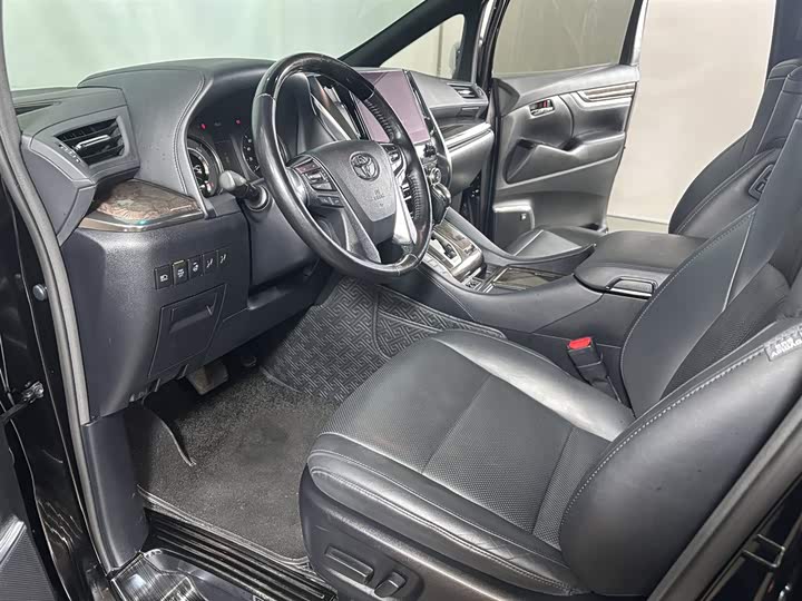 Фото 7 - Toyota Vellfire