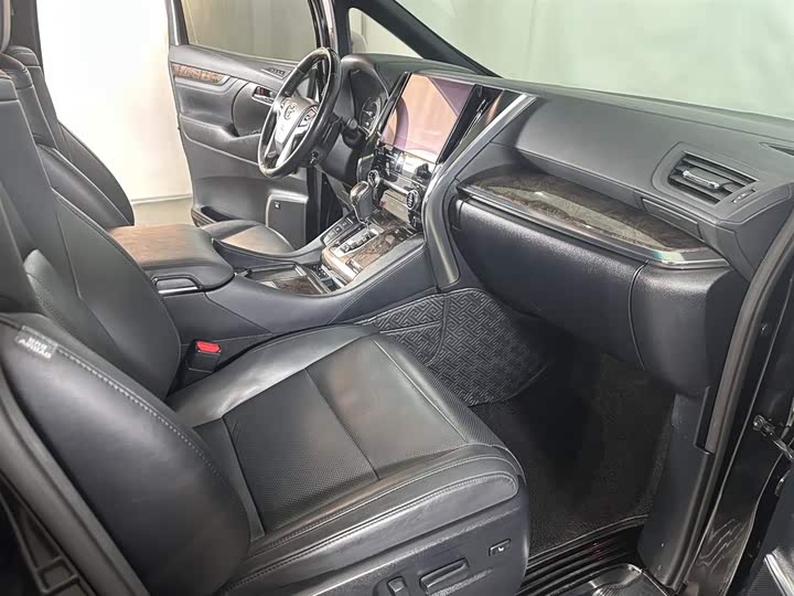 Фото 8 - Toyota Vellfire