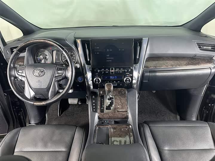 Фото 9 - Toyota Vellfire