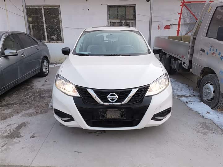 Фото 3 - Nissan Tiida