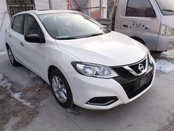 Фото 4 - Nissan Tiida