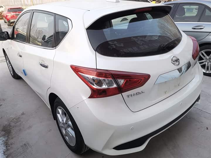 Фото 5 - Nissan Tiida