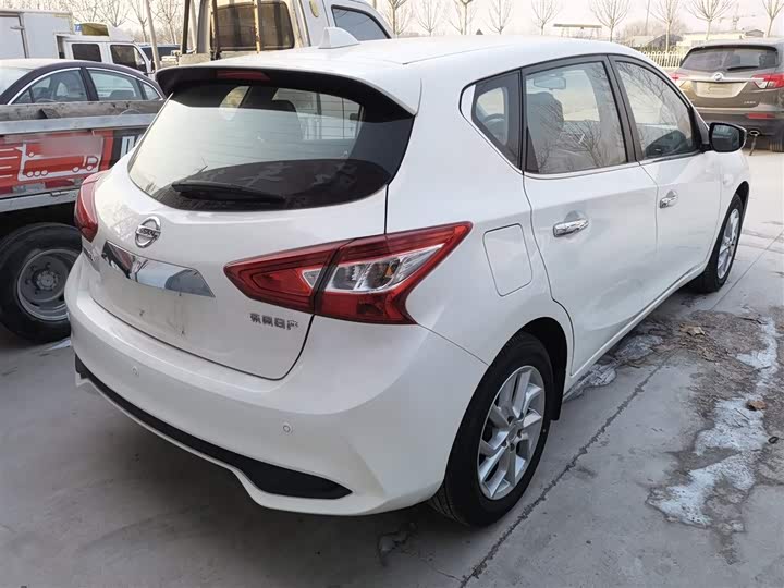 Фото 7 - Nissan Tiida