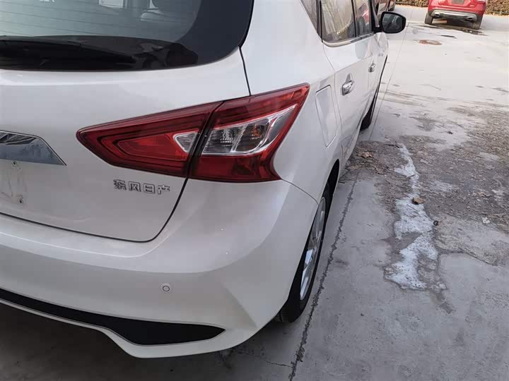 Фото 8 - Nissan Tiida