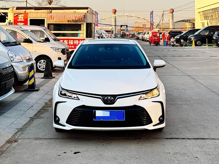 Фото 2 - Toyota Corolla