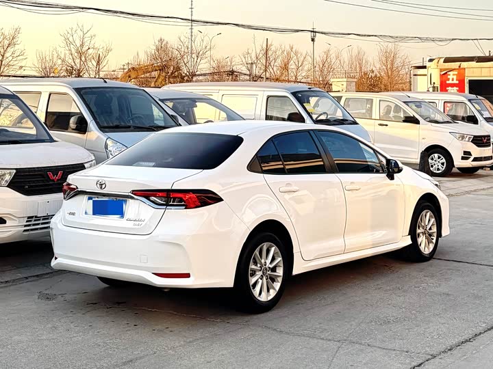 Фото 4 - Toyota Corolla