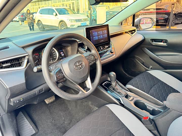 Фото 5 - Toyota Corolla