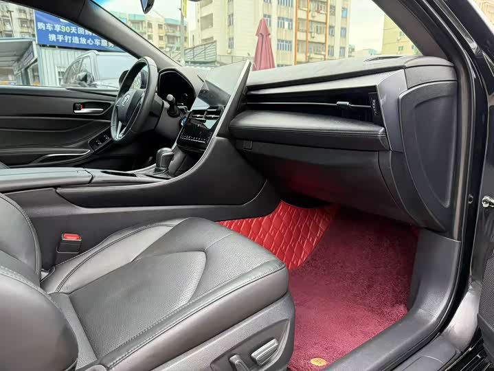 Фото 8 - Toyota Avalon