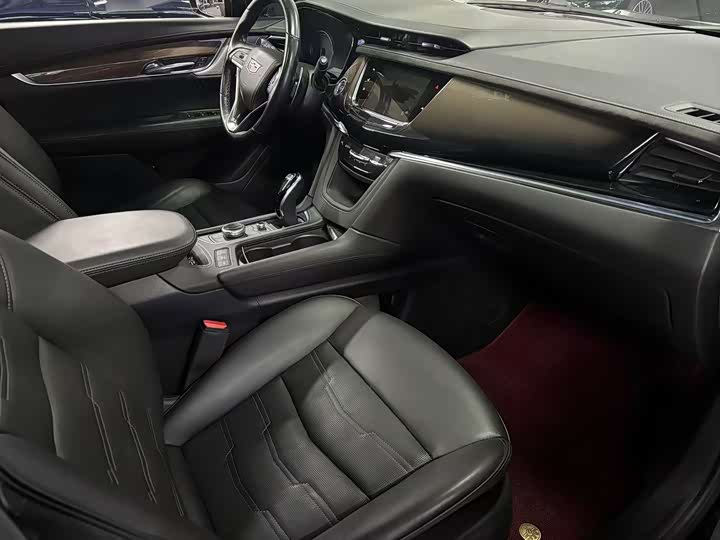 Фото 8 - Cadillac XT6