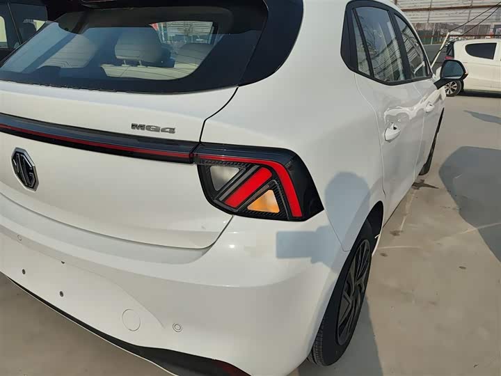 Фото 8 - MG Motor 4 EV