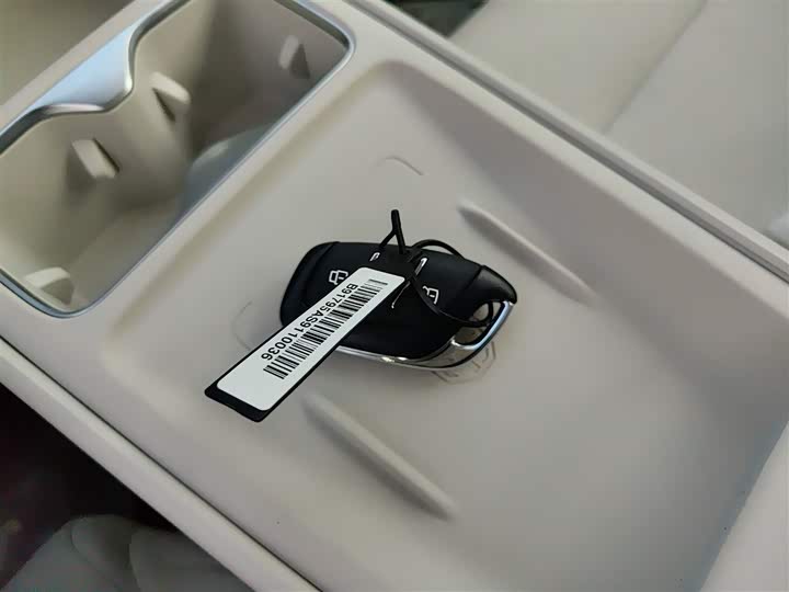 Фото 9 - MG Motor 4 EV