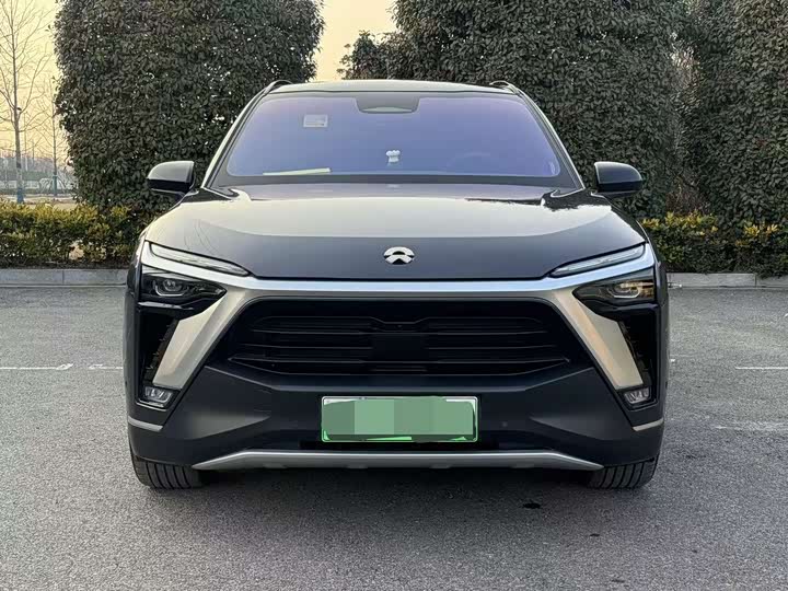 Фото 2 - Nio ES8