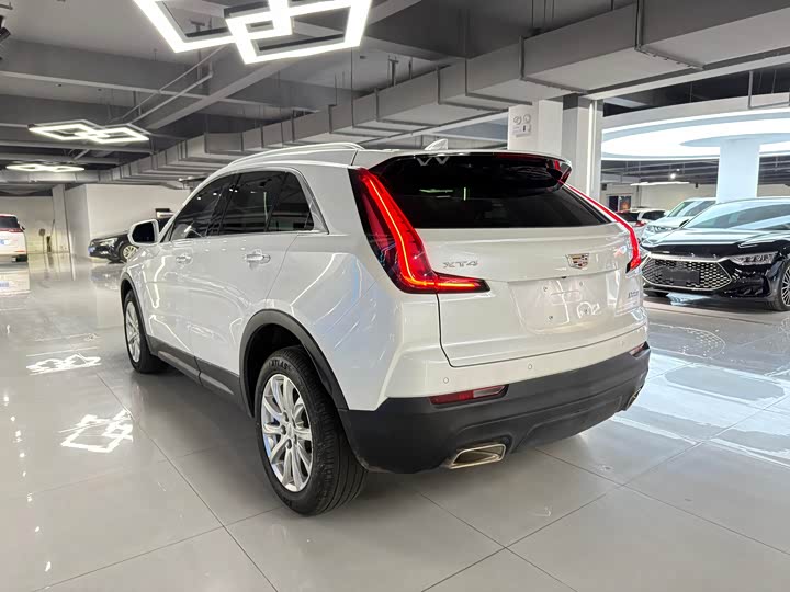 Фото 6 - Cadillac XT4