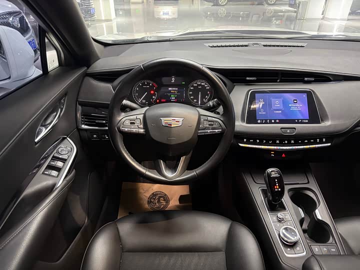 Фото 9 - Cadillac XT4