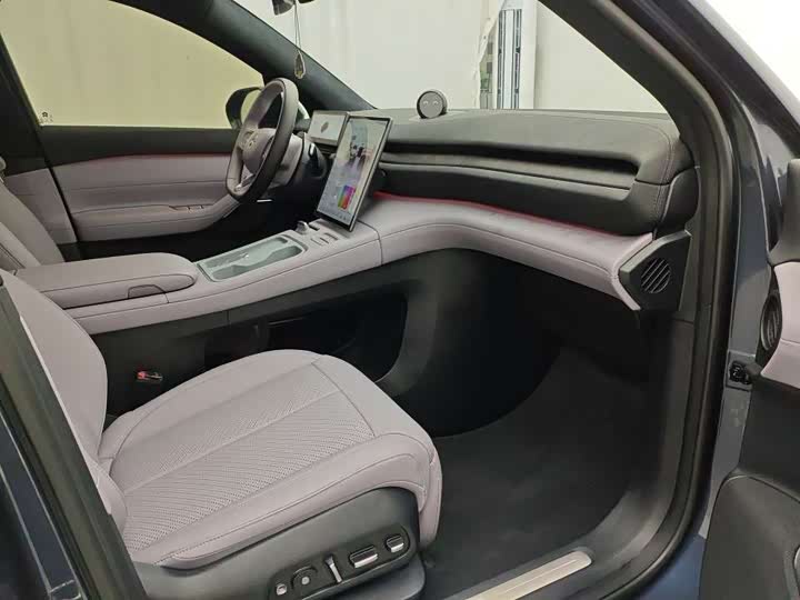 Фото 9 - Nio EC6