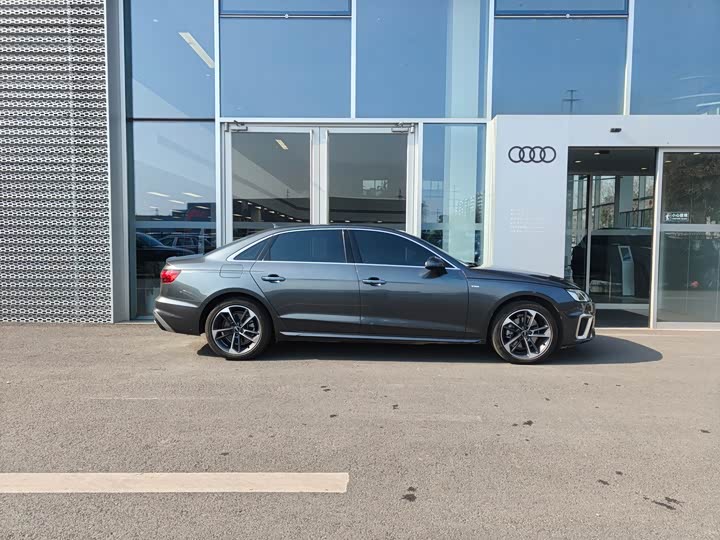 Фото 3 - Audi A4L