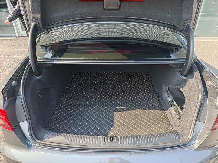 Фото 6 - Audi A4L