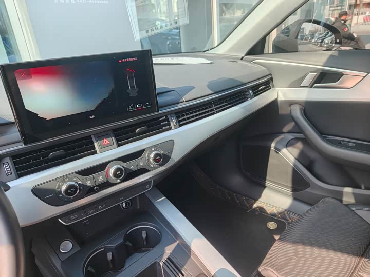 Фото 8 - Audi A4L