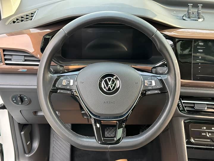 Фото 9 - Volkswagen Tharu