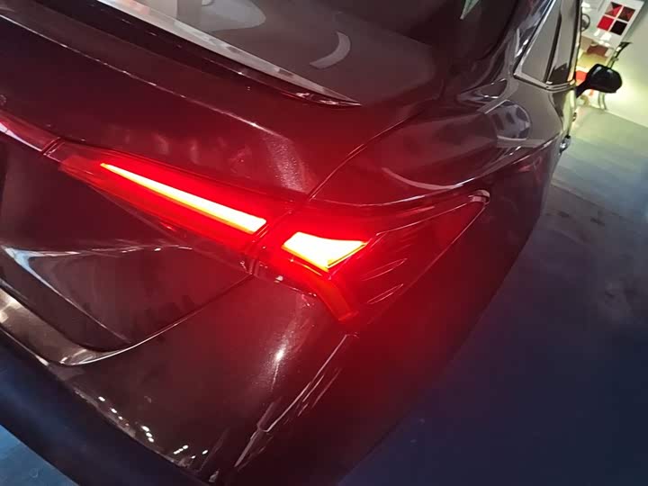 Фото 8 - Toyota Avalon