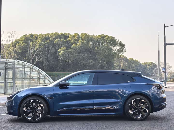 Фото 8 - Zeekr 001