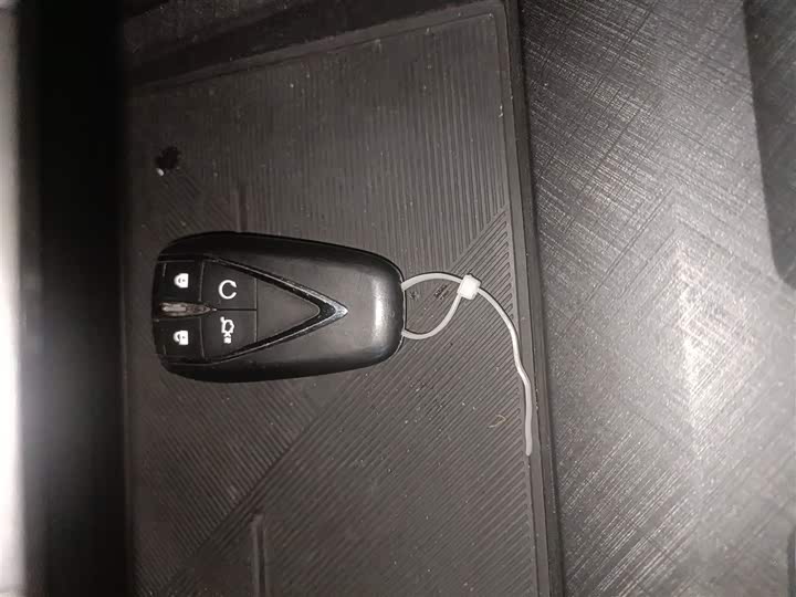 Фото 9 - Changan UNI-V