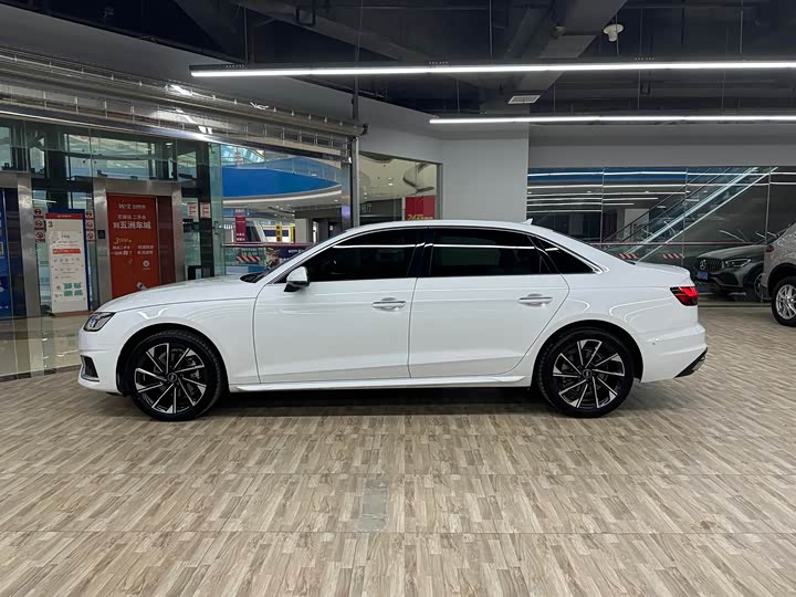 Фото 2 - Audi A4L