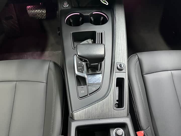 Фото 7 - Audi A4L