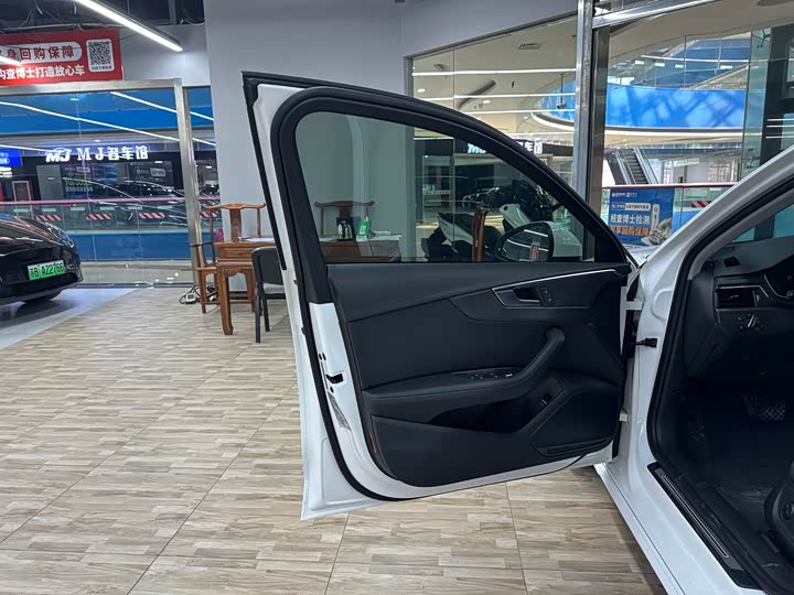 Фото 9 - Audi A4L