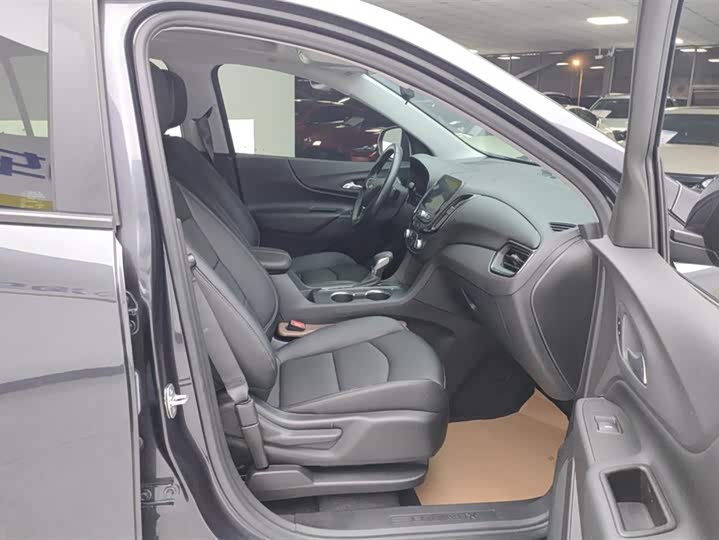 Фото 8 - Chevrolet Equinox