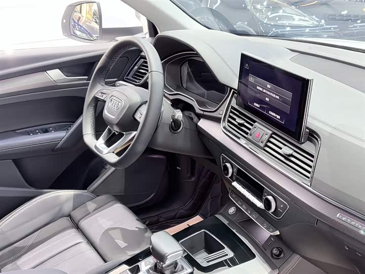 Фото 9 - Audi Q5L