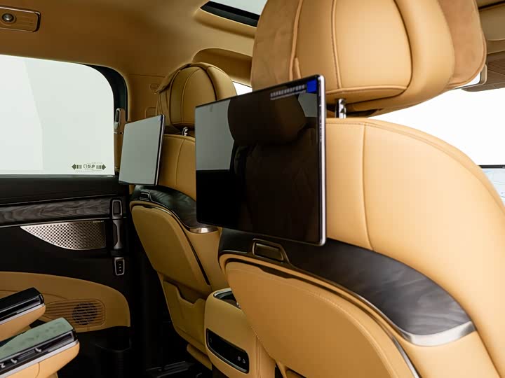 Фото 7 - Denza D9