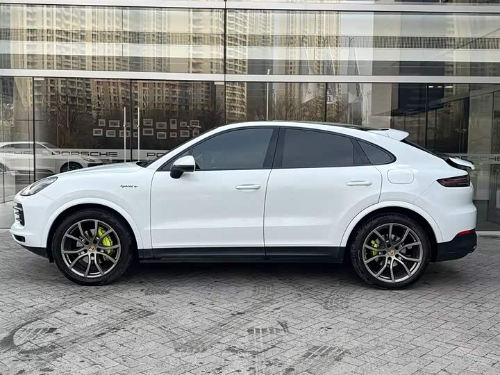 Фото 3 - Porsche Cayenne Hybrid