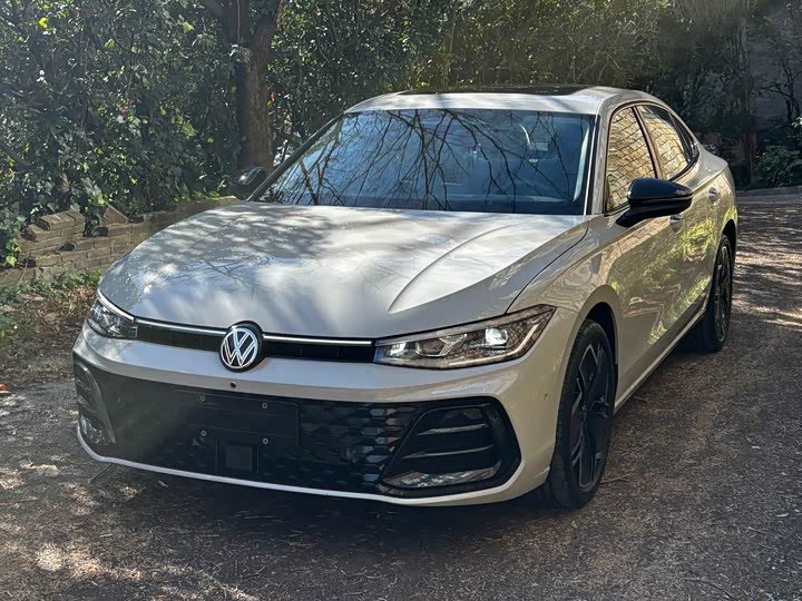 Фото 1 - Volkswagen Passat