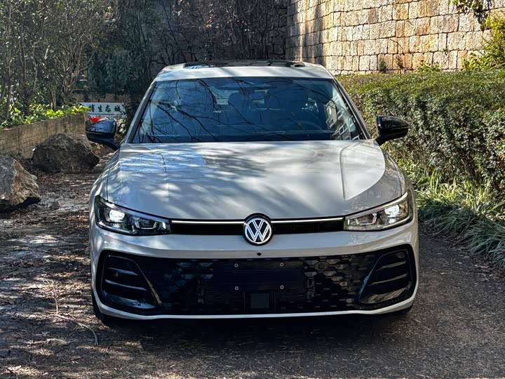 Фото 2 - Volkswagen Passat