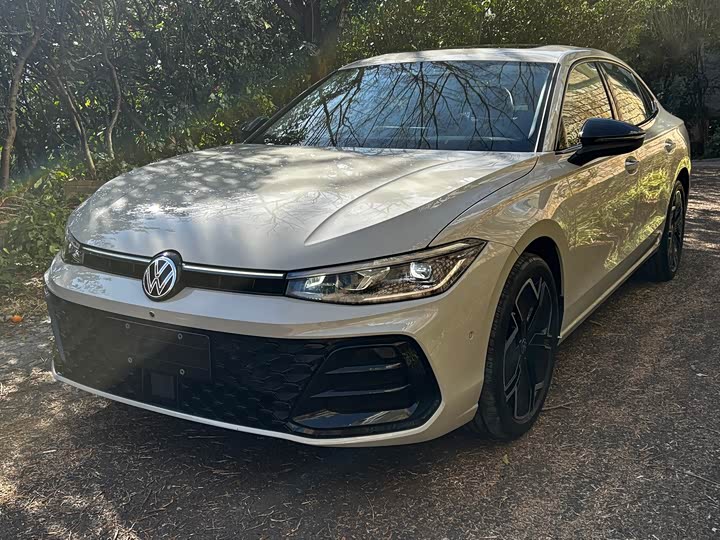 Фото 7 - Volkswagen Passat