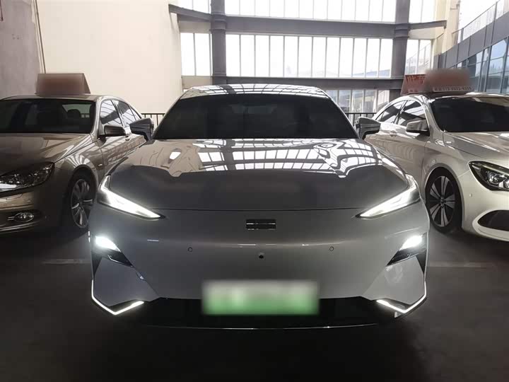 Фото 3 - Geely Galaxy E8