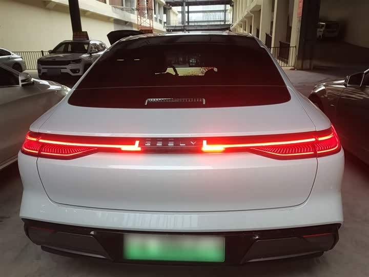 Фото 6 - Geely Galaxy E8