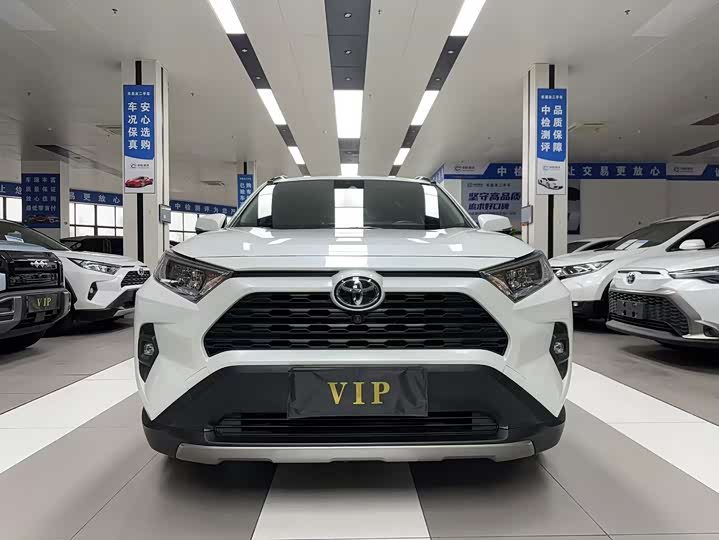 Фото 2 - Toyota RAV4