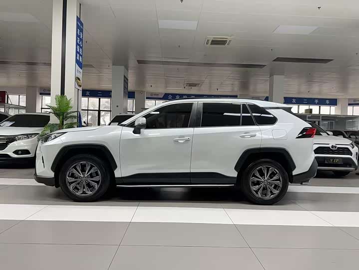 Фото 5 - Toyota RAV4