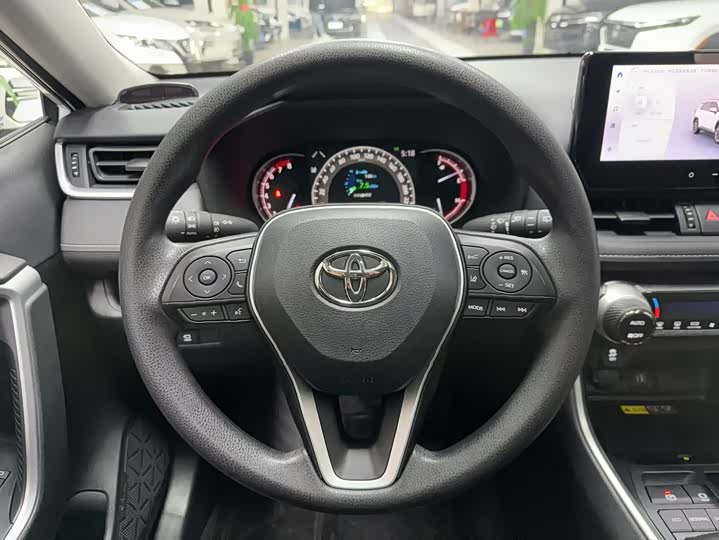 Фото 6 - Toyota RAV4