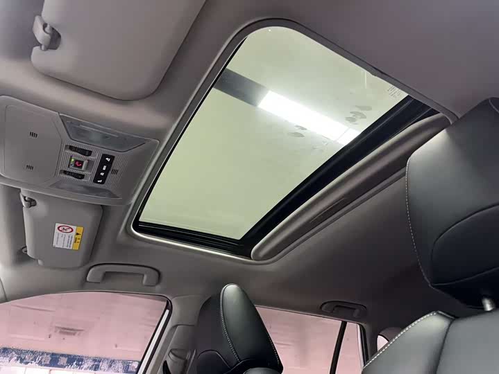 Фото 9 - Toyota RAV4