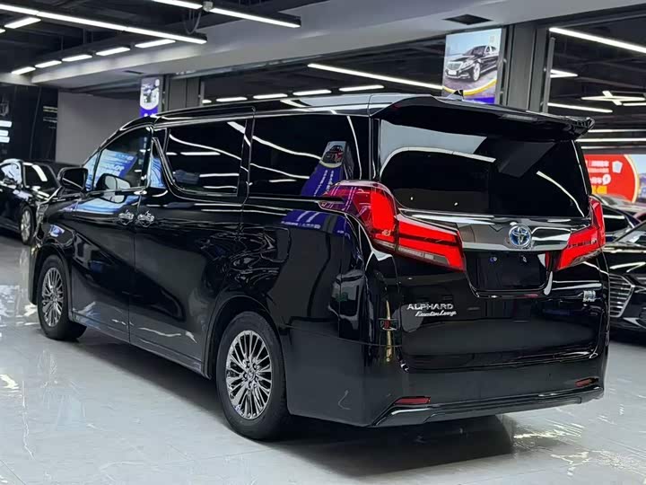 Фото 5 - Toyota Alphard