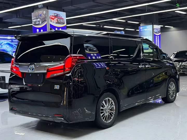 Фото 8 - Toyota Alphard