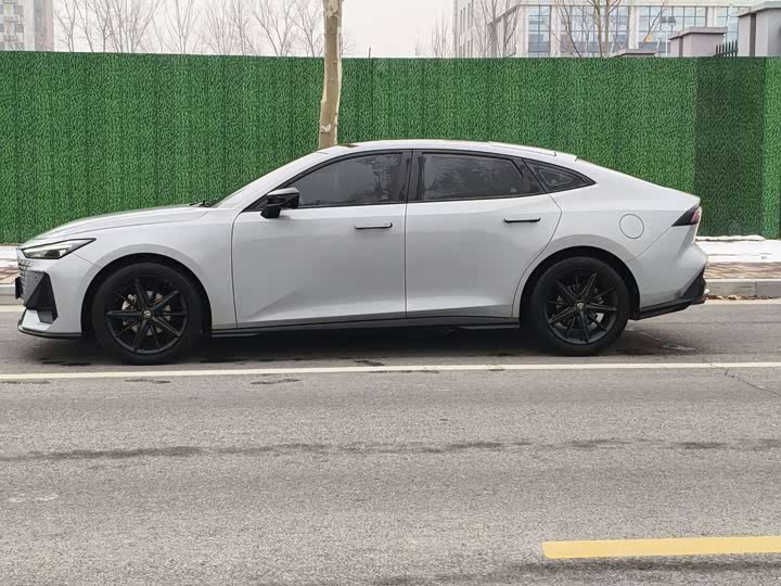 Фото 4 - Changan UNI-V