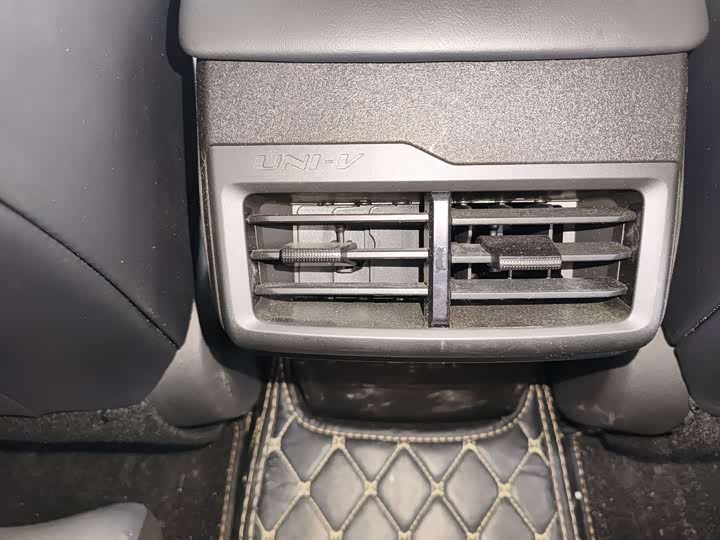 Фото 9 - Changan UNI-V