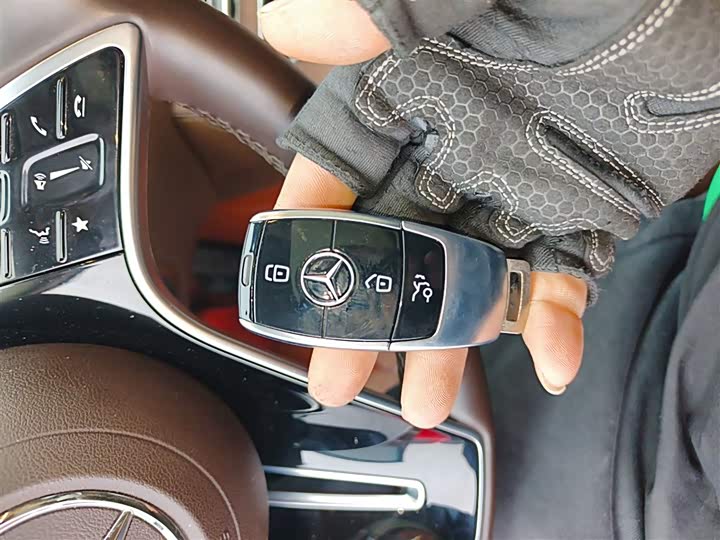 Фото 9 - Mercedes-Benz E-Class