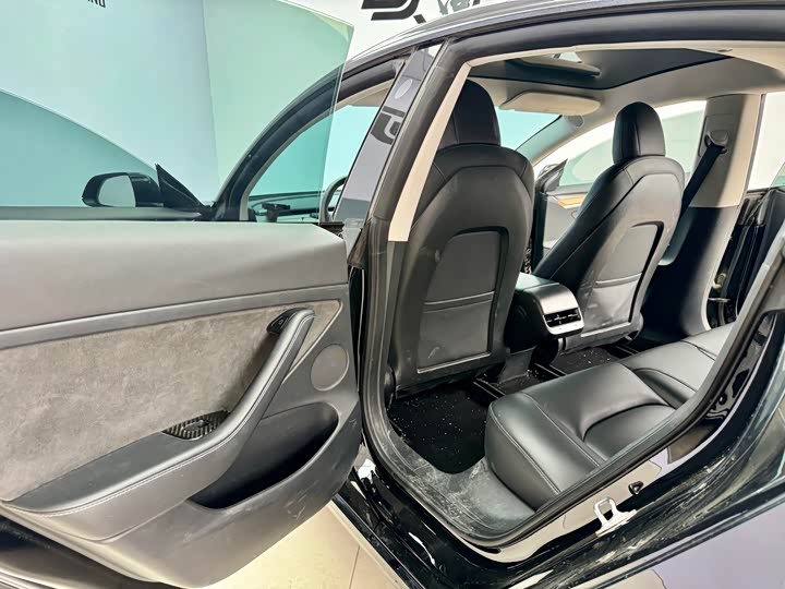 Фото 8 - Tesla Model 3