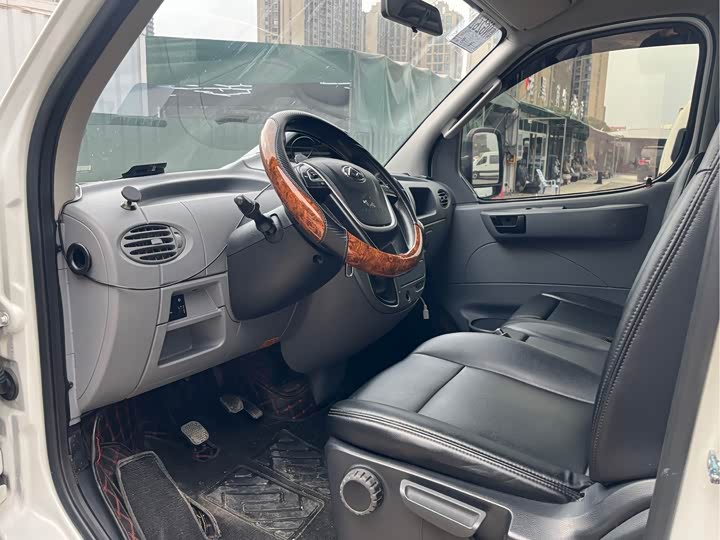 Фото 7 - Maxus V80